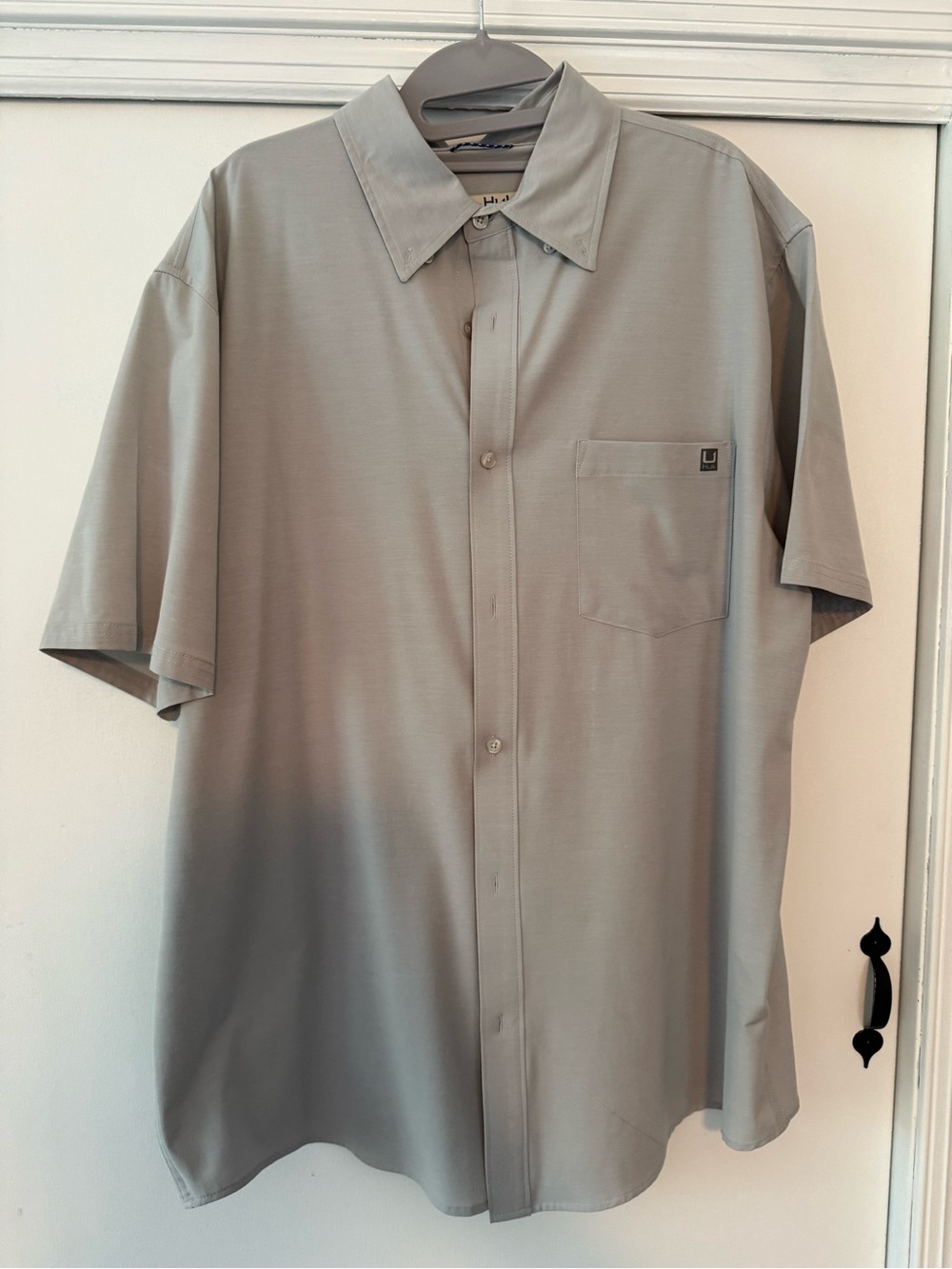Men's HUK Short-Sleeve Button-Up Shirt in Light Gray